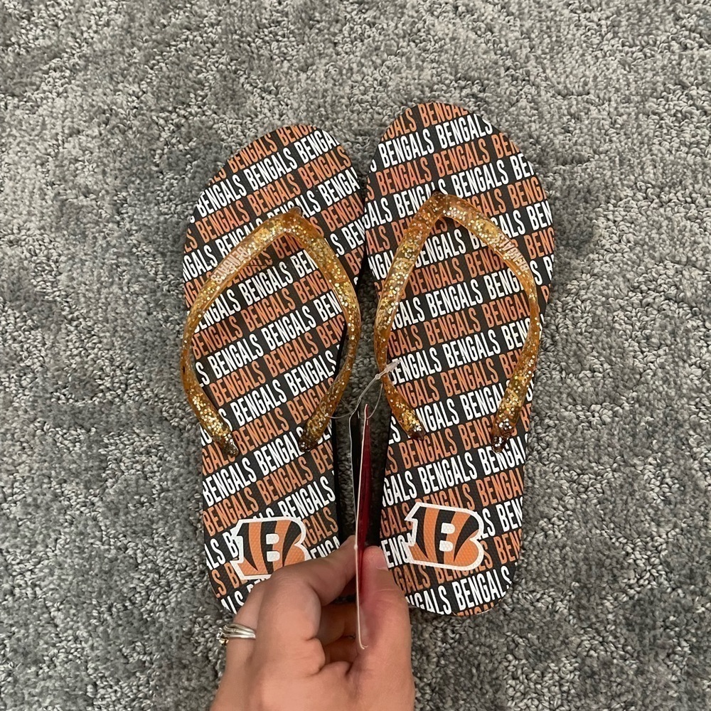 FOCO NFL Bengals NWT Sandals Size Small - Picture 3 of 6